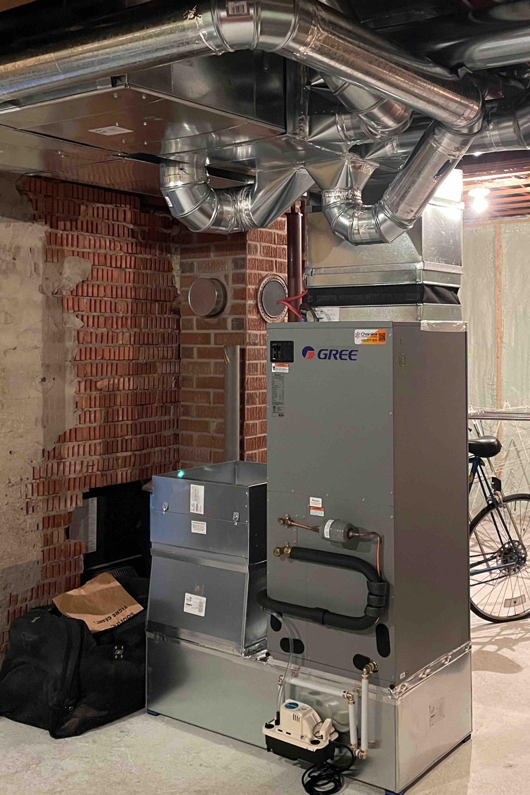 Changement de fournaise pour une thermopompe centrale GREE à Granby