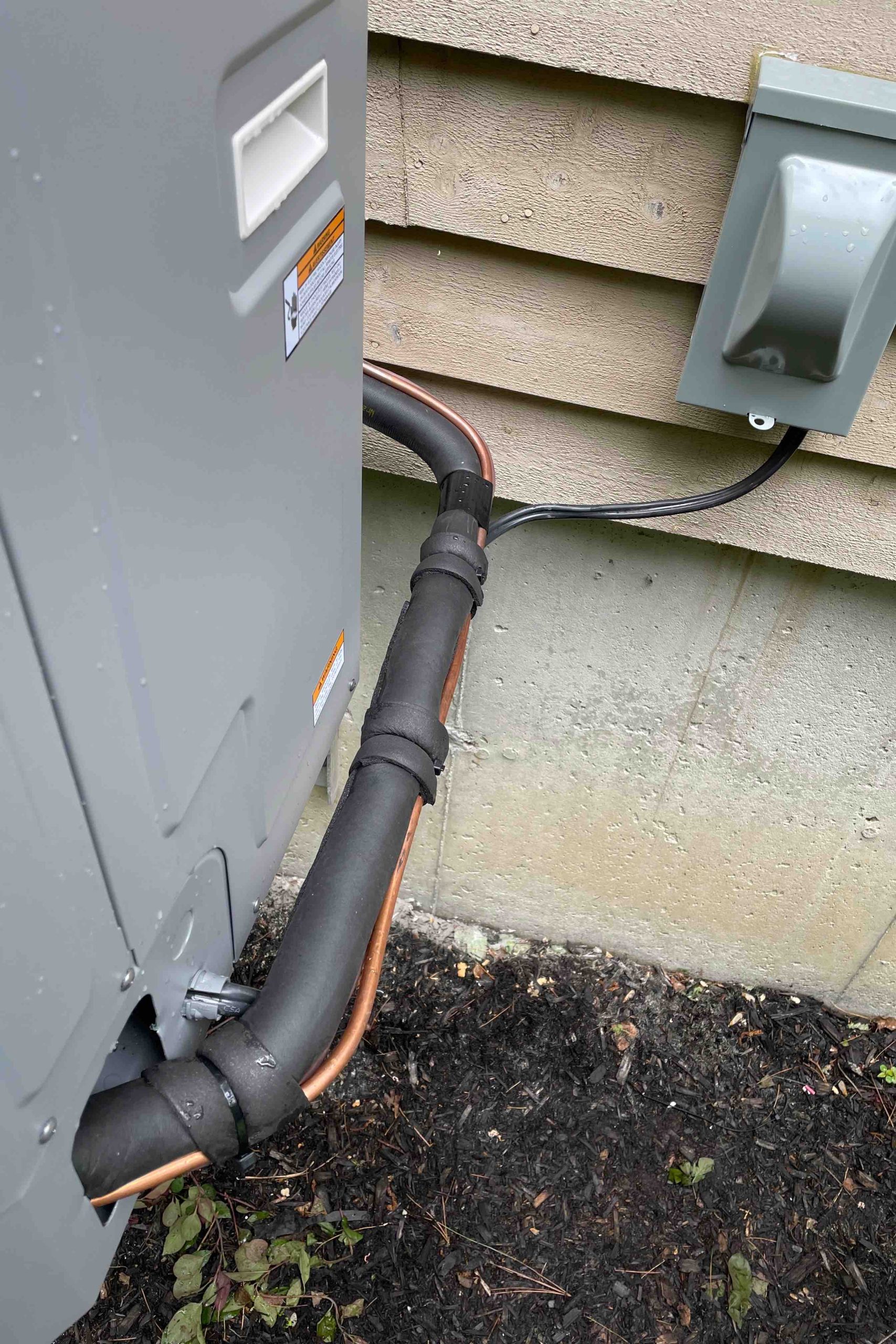 Installation d’un système de thermopompe centrale avec finition soignée (isolants de grade commercial) à Bromont