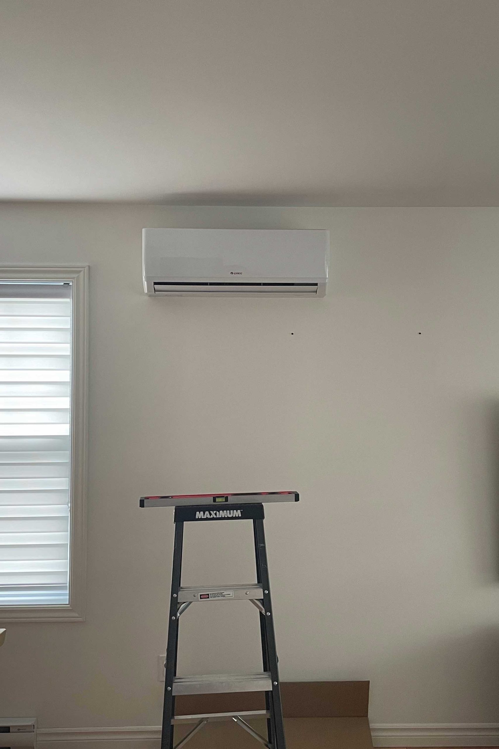 Installation de thermopompe murale 12 kBTU haute efficacité à Bromont