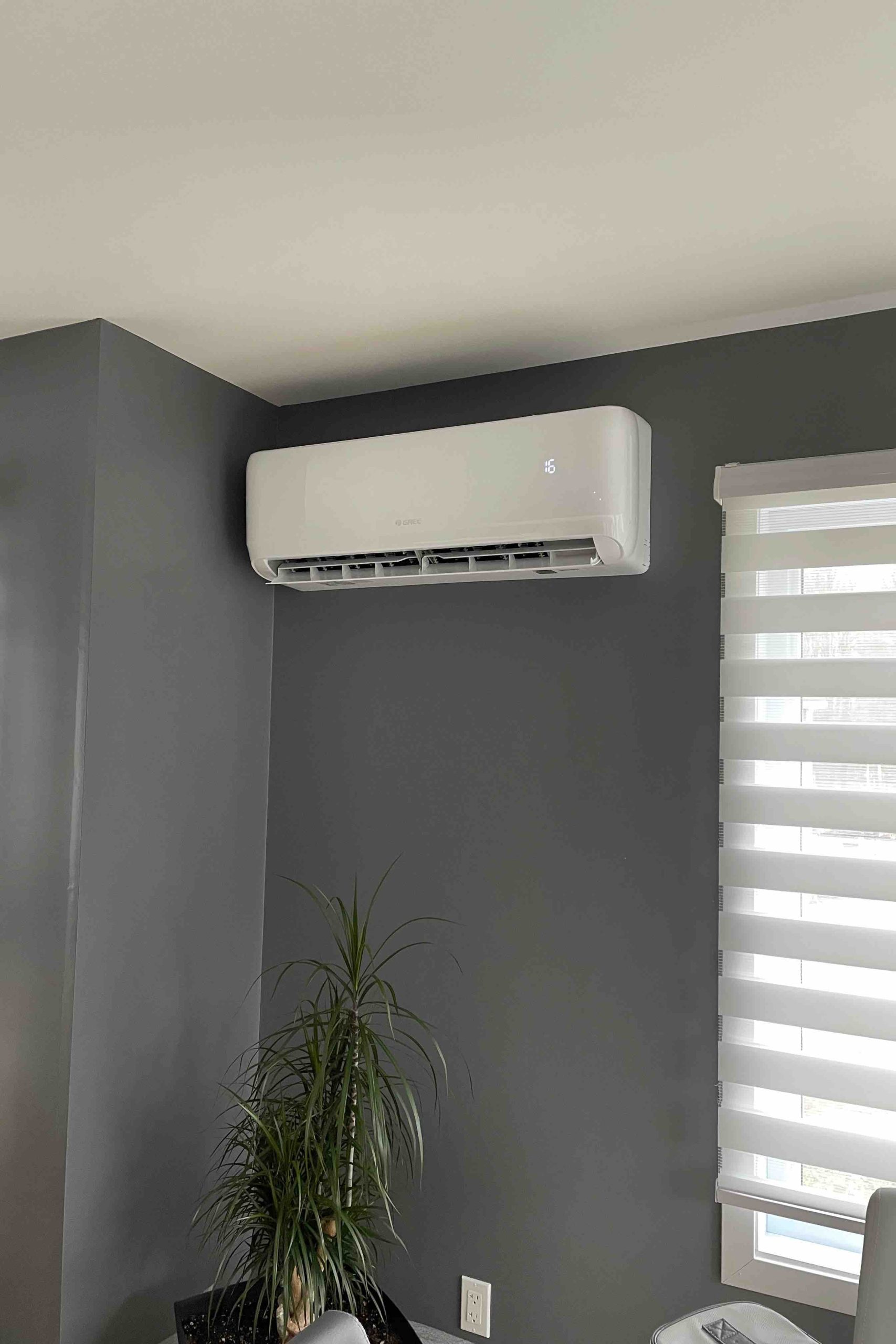 Remplacement de thermopompe murale par une GREE 18 kBTU à Roxton Pond