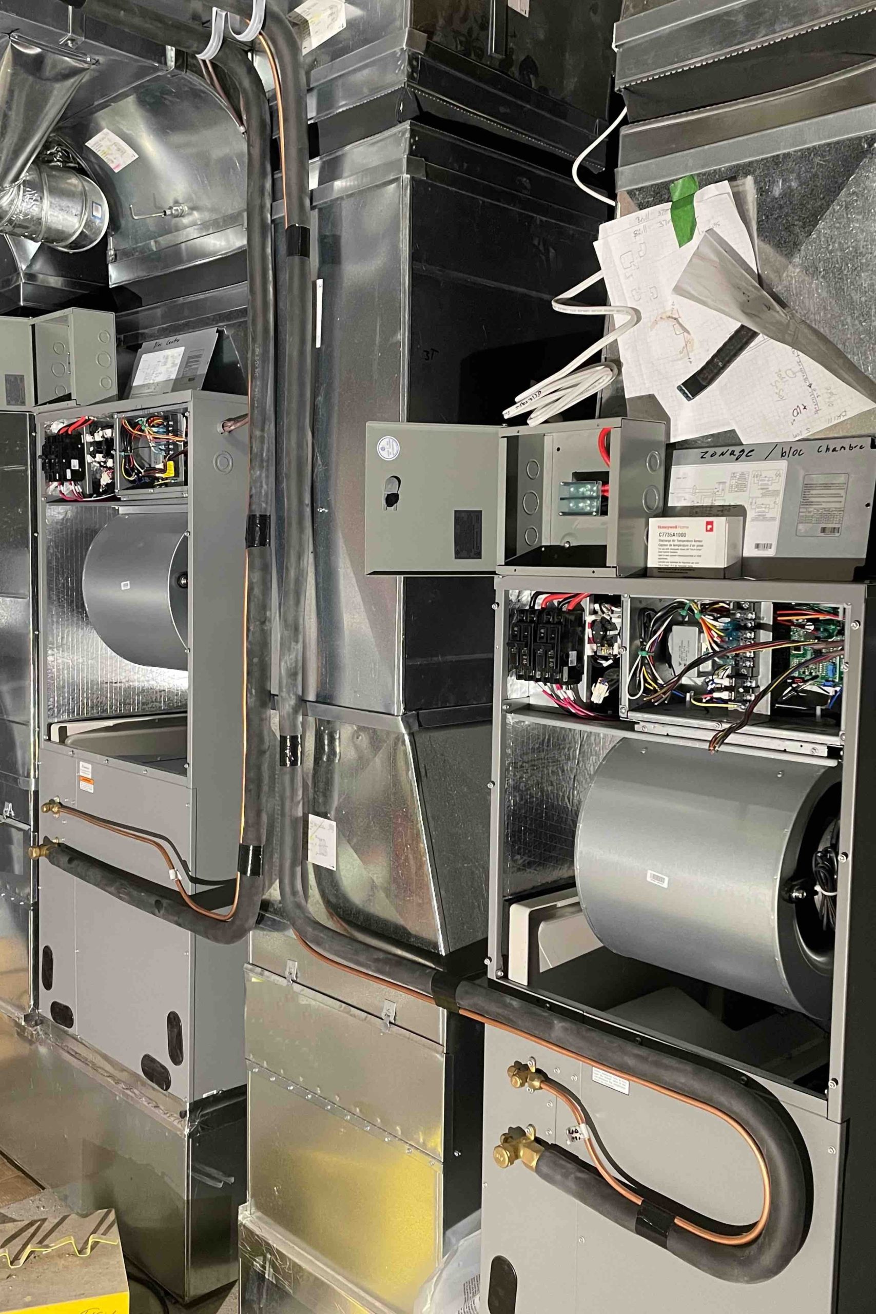 Système complet zoné de 36 k et 60 kBTU combinés pour une résidence de luxe à Shefford