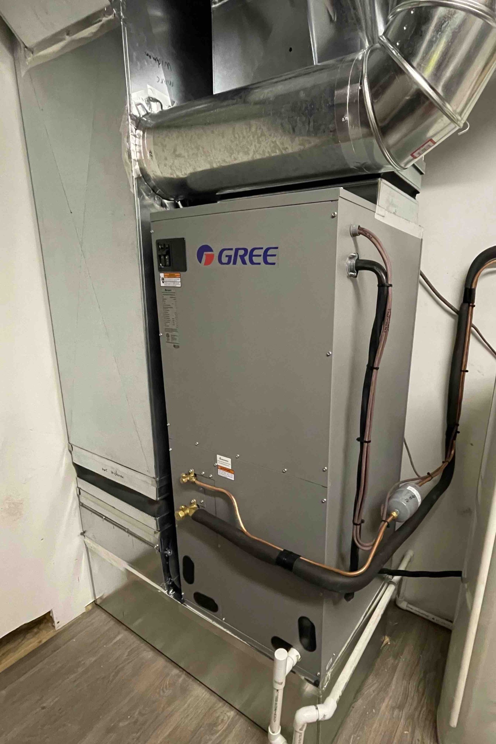 Thermopompe GREE avec changement de fournaise centrale au sous-sol à Roxton Pond