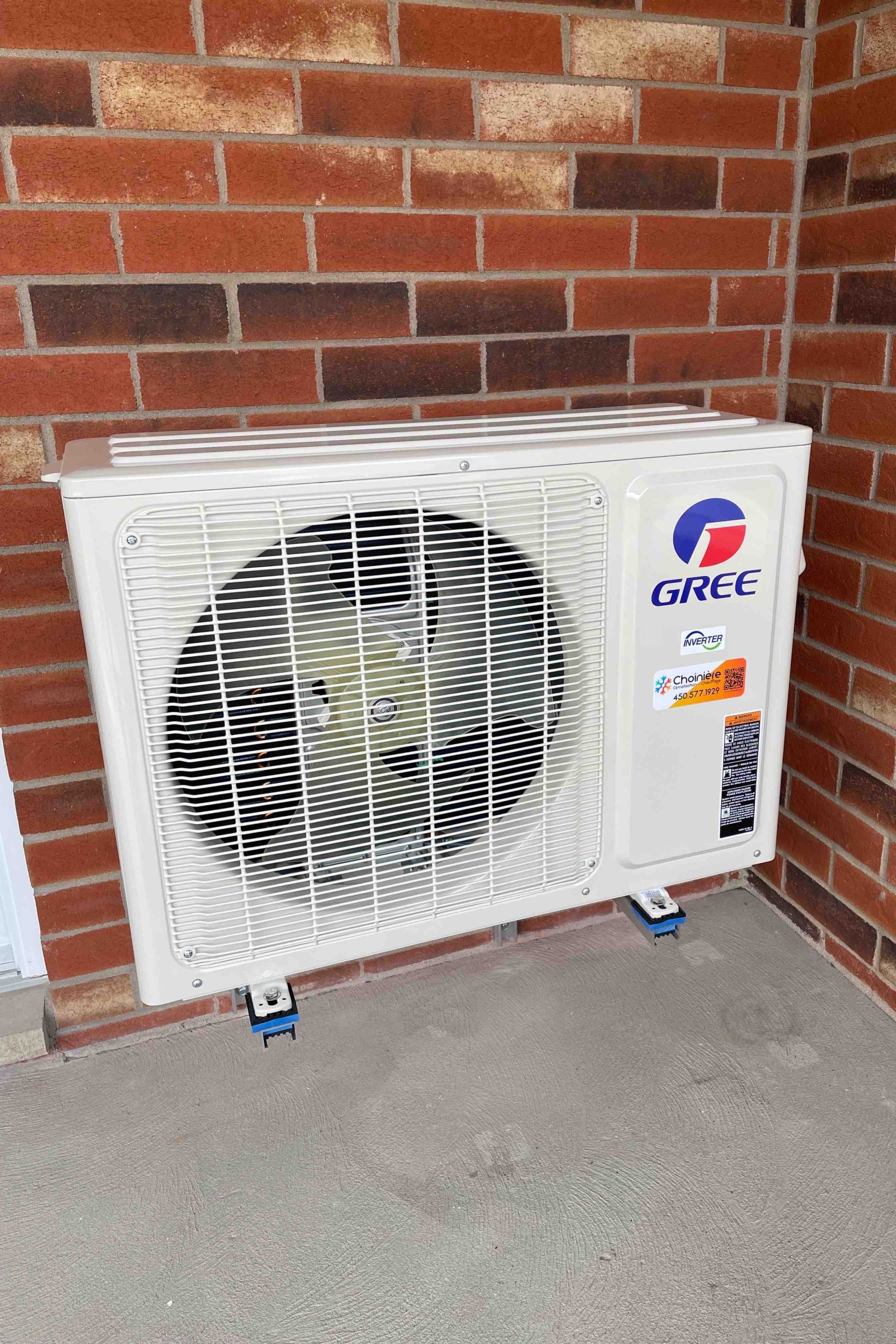 Thermopompes GREE Extreme -30C installées à Granby dans 12 condos luxueux près du lac Boivin