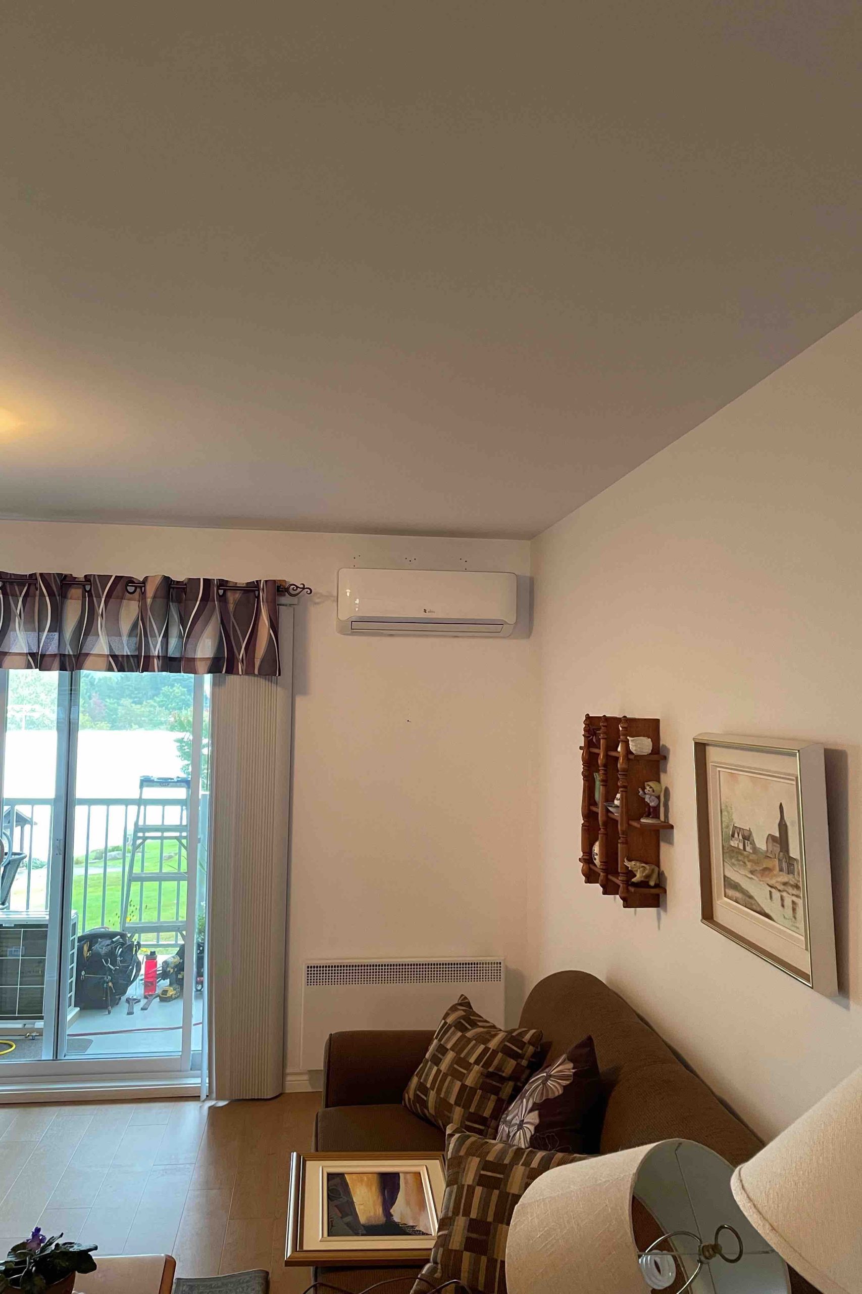 Thermopompe Moovair 12 kBTU installée dans un logement à Waterloo