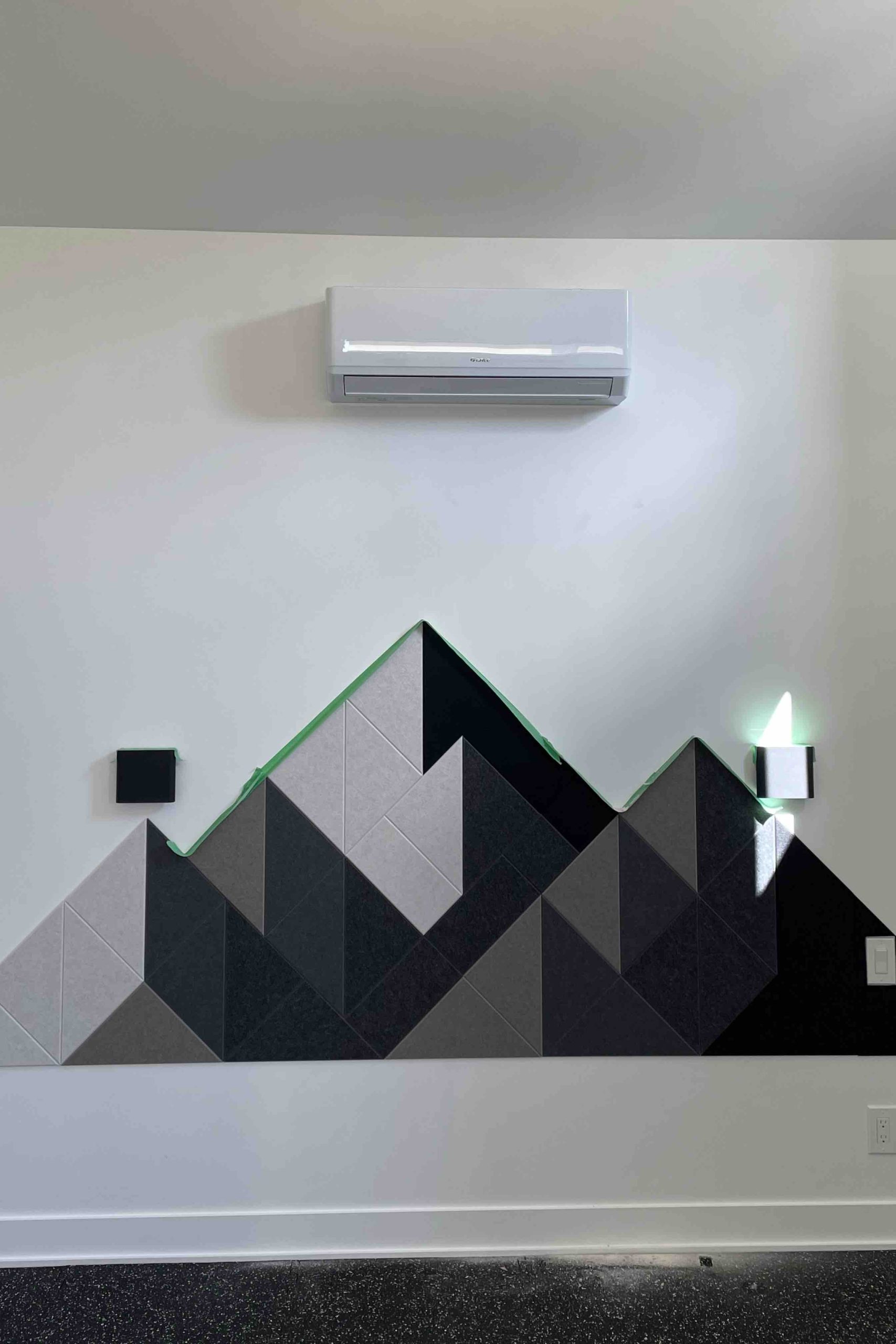 Thermopompe murale 12 kBTU de marque GREE installée dans une chambre des maîtres à Waterloo