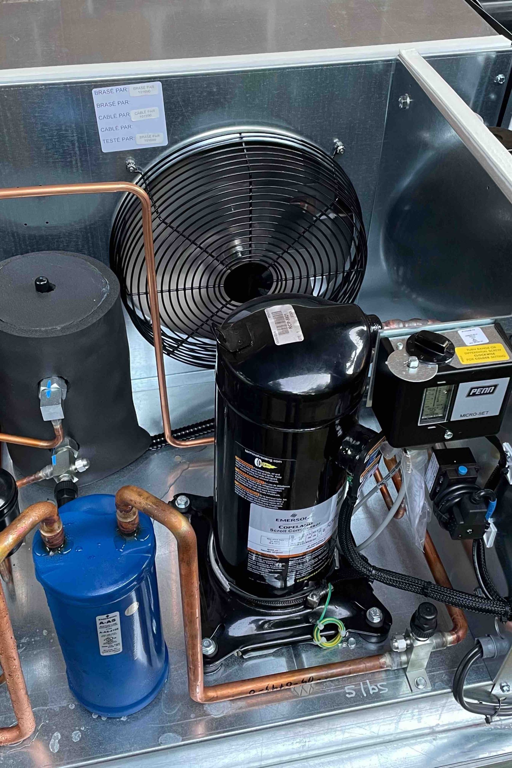 Unité de réfrigération installée chez un fleuriste à Sutton