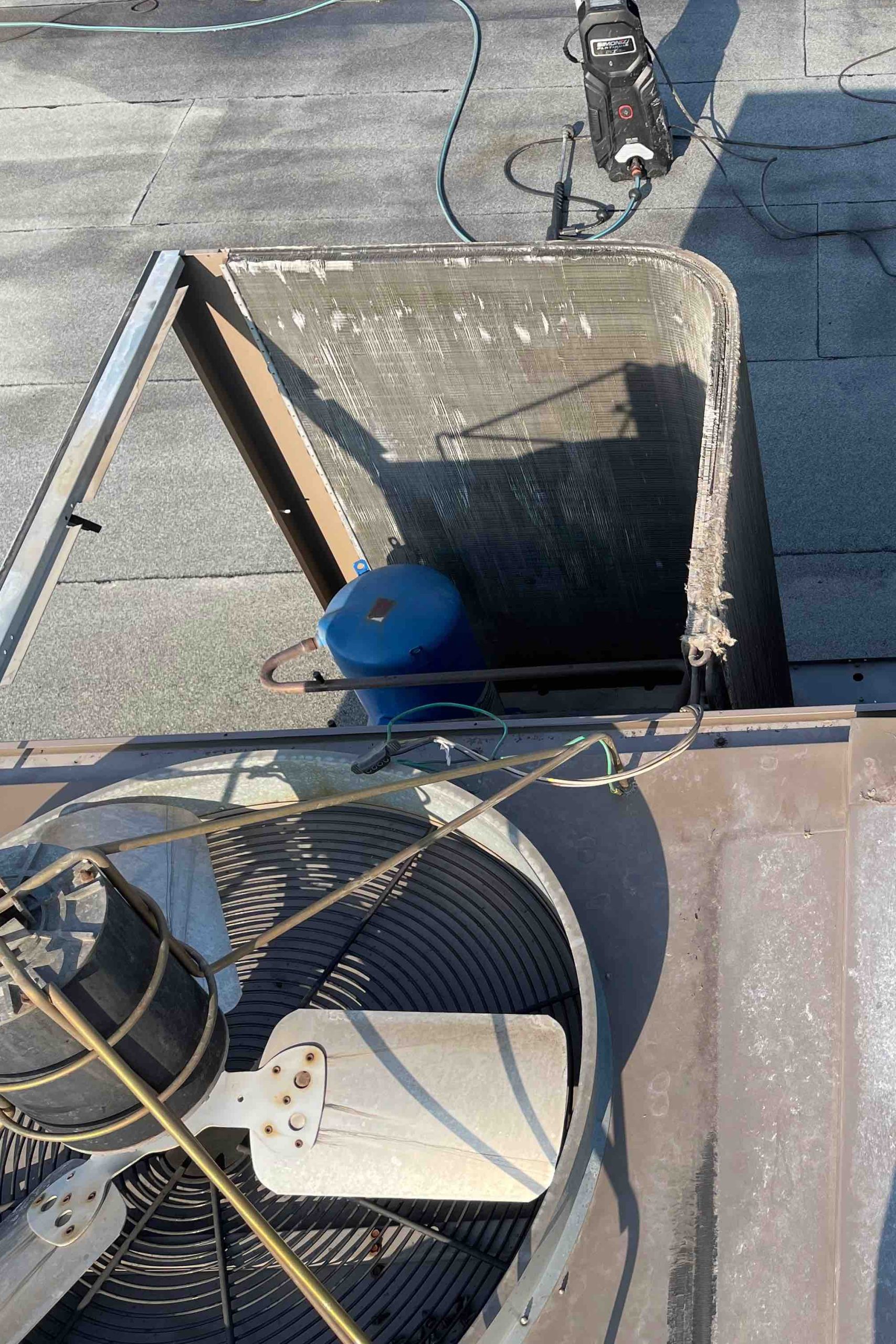 Unité de toit YORK en réparation à Granby